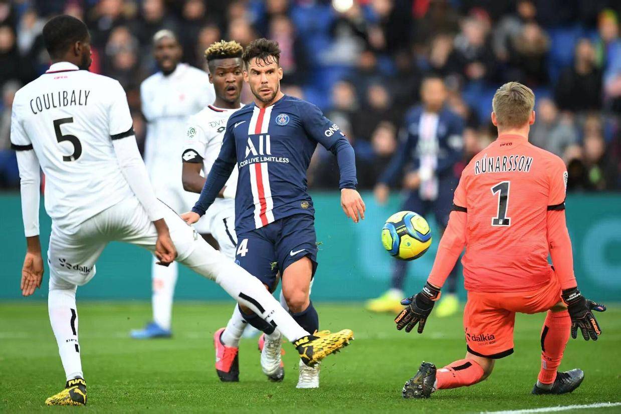 队报周四发布法甲特刊,巴黎16人霸榜月薪前30